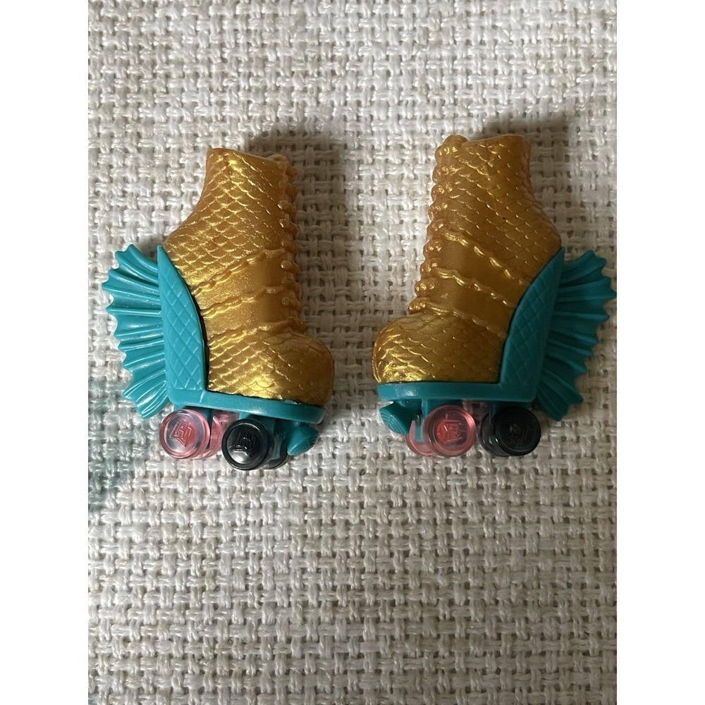 Monster High Lagoona Blue Wheel Love Roller Maze Gold Skates Shoes